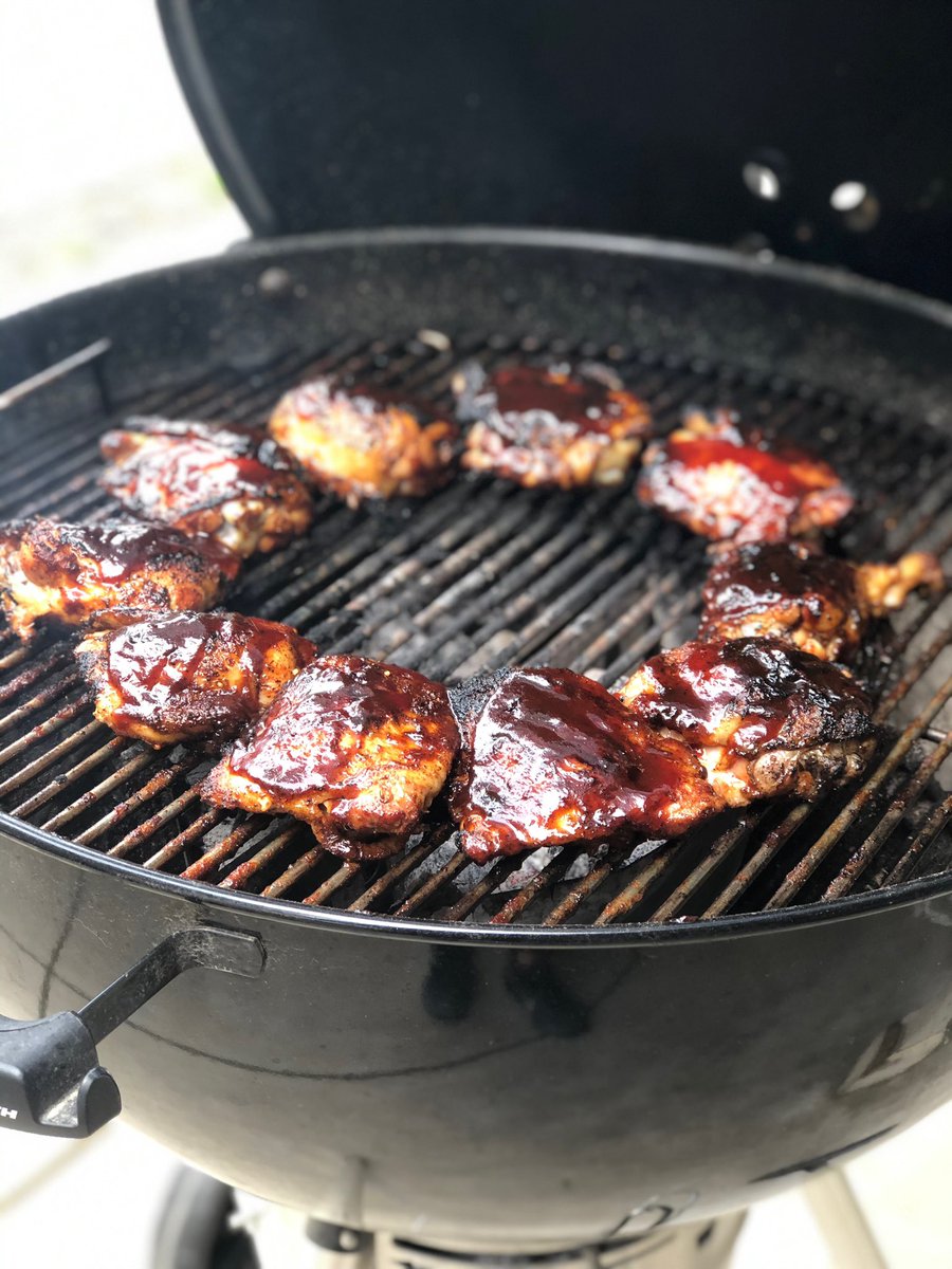 FiveMonkeysBBQ's tweet photo. Chimichurri is 🔥. #5MOC bbq chicken: boneless skinless thighs, Caribeque honey heat seasoned, smoked on Traeger Pro 34 for 40 minutes then seared on Weber Master Touch, #5MOC, brown rice with a dash of Amish butter, Food Fix fix-all seasoned roasted yellow squash... https://t.co/8z4zaUNrzC