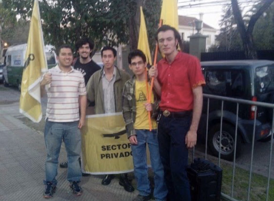 clasitatu's tweet photo. Ecomunistas             Alcohonomistas https://t.co/MAqfMnmt65