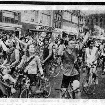 MensakasApp's tweet photo. "Ese espíritu de acción directa surgió, como siempre, de las calles." Homenaje a Steve Athineos, 1987. Nueva York.
Feliz día del trabajador a todas!
#WorkingClassHero #workingclasspride #workingclasshero
#bikemessengers #couriers #mensakas #ClasseTreballadora #1deMaig https://t.co/QrdKfqlpeo