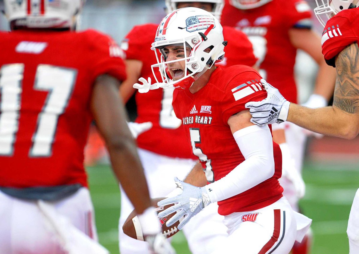 gjamiel36's tweet photo. Extremely blessed and greatful to receive a Division 1 offer from Sacred Heart University ❗️ #SHU @CoachGardner_ https://t.co/Nm7uBmNPxN