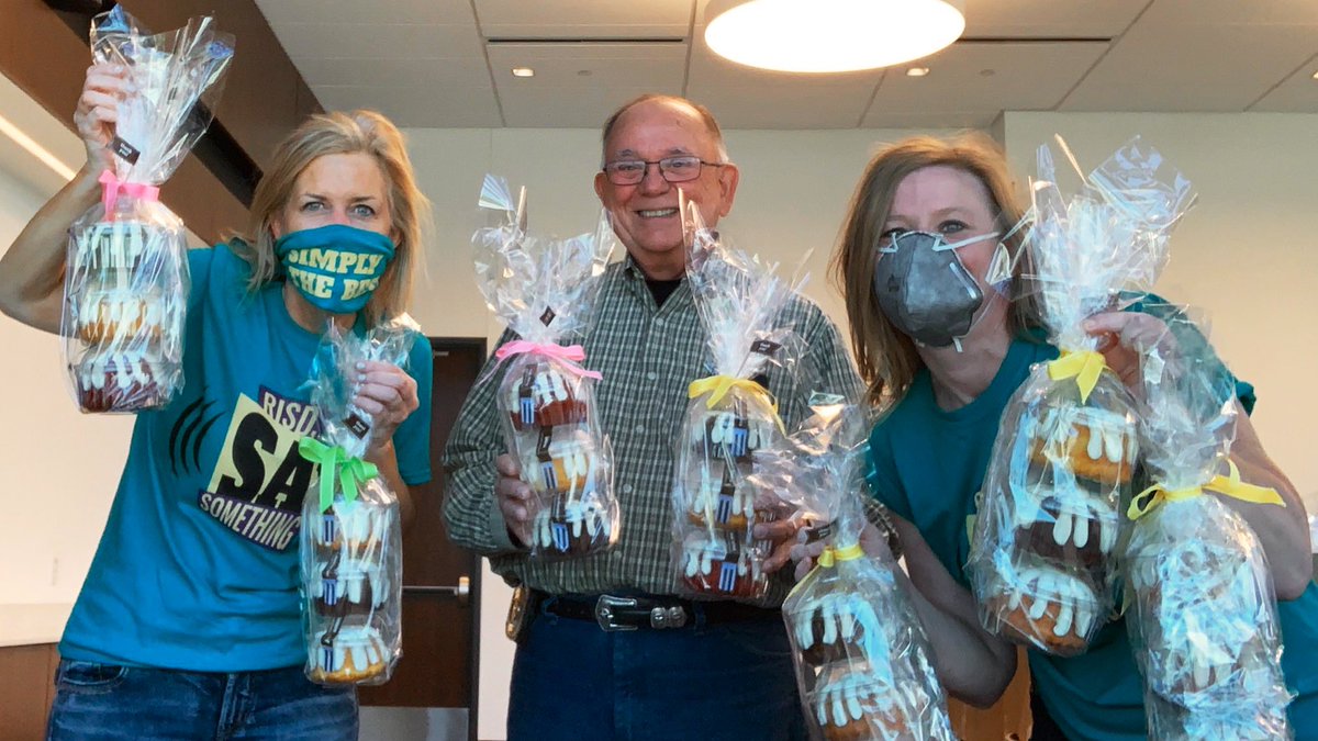 3jstone's tweet photo. We shared some love and appreciation with @RPD_Chief and the @RichardsonTX_PD! Thanks for ALL you do for @RichardsonISD! @IamBranum https://t.co/Jzk2dhFuRM