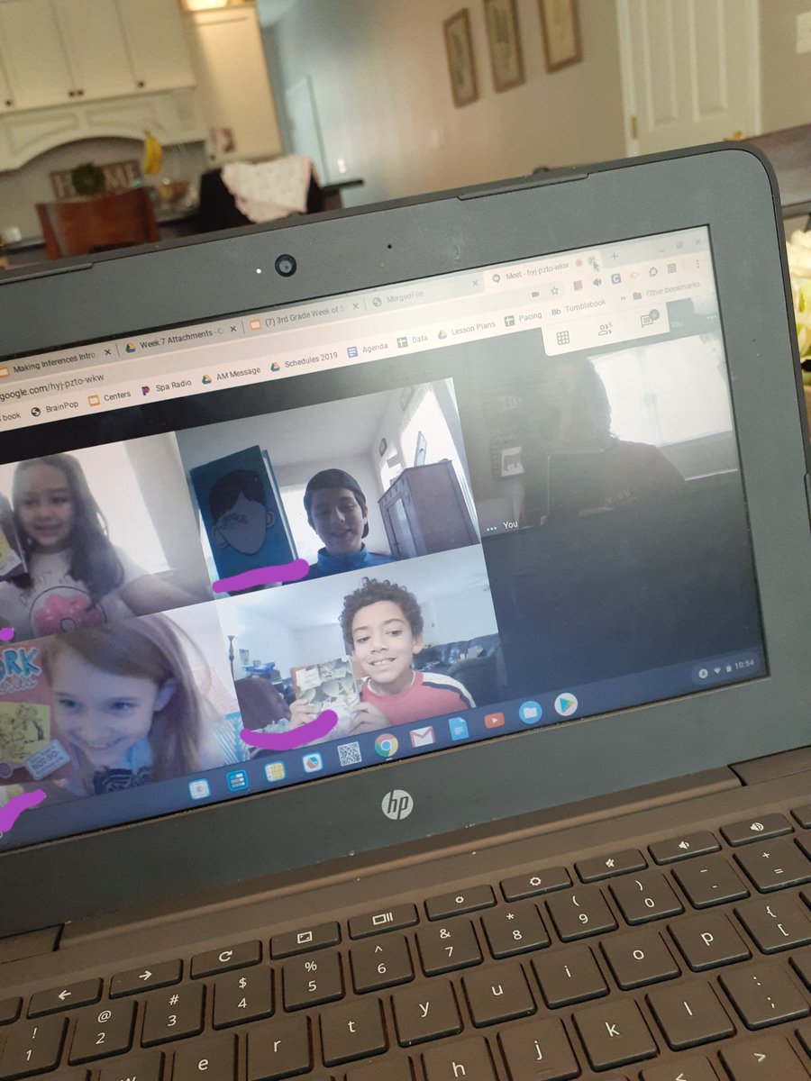Antozzi3rd's tweet photo. Enjoying our weekly class google meets! This week the kids wanted the topic to be bring your favorite book to share! Next week they voted to bring something they collect. We end with a scavenger hunt! #thirdgrade #conwayleaders @conwayelemsch https://t.co/kX5UYYuQea