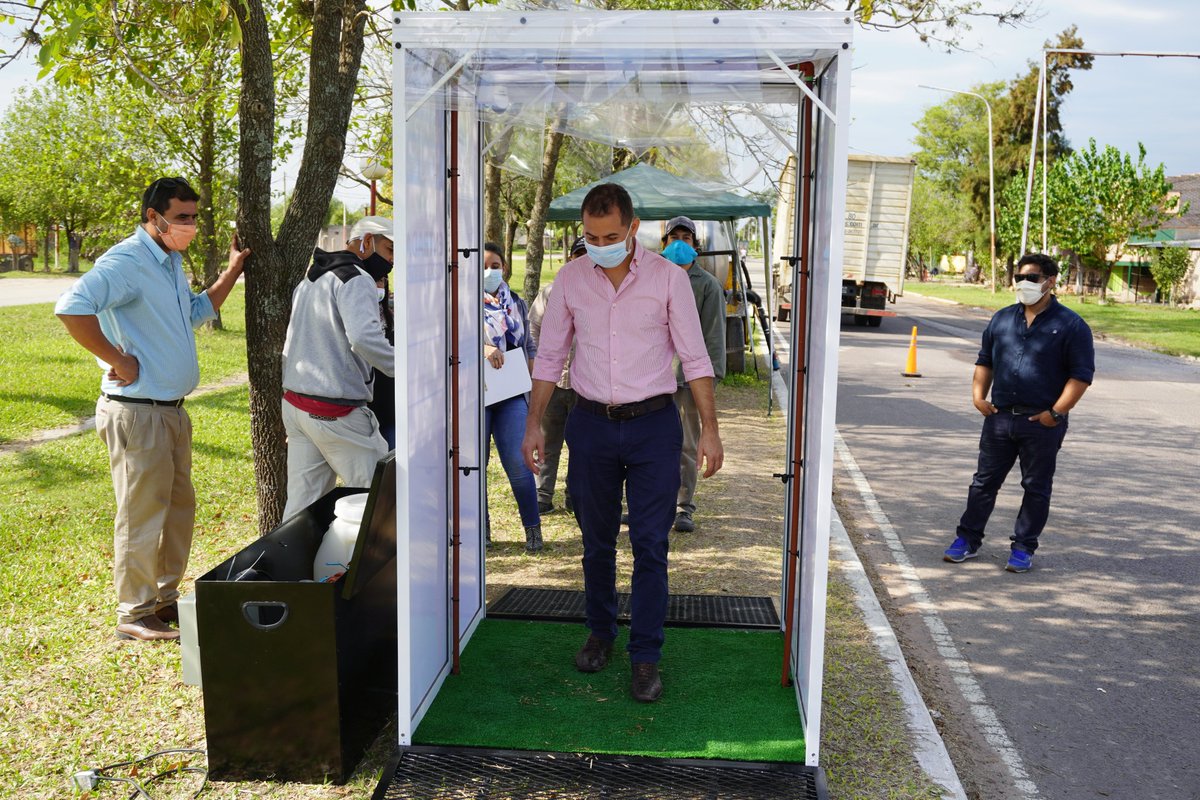diegobernachea's tweet photo. ¡MÁS PREVENCIÓN EN SALUD! CABINA SANITIZANTE ADQUIRIDA.

Hemos recibido e instalado una cabina sanitizante automática para desinfección de personas en el acceso a nuestra localidad, la cual se suma a otros equipos de desinfección, testeo y control. https://t.co/fbvhsl4Oe5