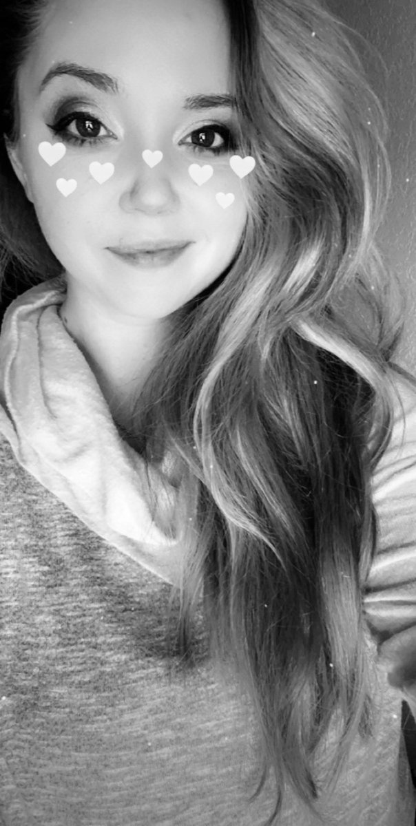 KoziWaifu's tweet photo. Come show this bot how to play warzone. Follower Friday y’all! #followerfriday #hooligangang #xbox #gamergirlsunite #bottybot https://t.co/7OFaKz2yuG