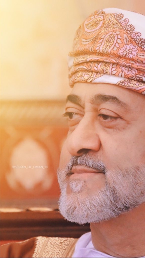 dr_ism3il's tweet photo. يا سيدي هيثم الامجــاد نفديك
تحت الامر لا دعانا للوطن داعي

فيك الامل والعشم دائم مساعيك
في معضلات الامور فْ حلّها ساعي

امسى الطبيب العماني من يناديك
صوت الوظيفه بلا رقمٌ لـه يْراعي

المشكله من ثلاث سْنين الامل فيك
دامك على حلها وامرك له مْطاعي

 #طبيب_عماني_يعمل_بدون_توظيف2 https://t.co/gUa8OXqHA3