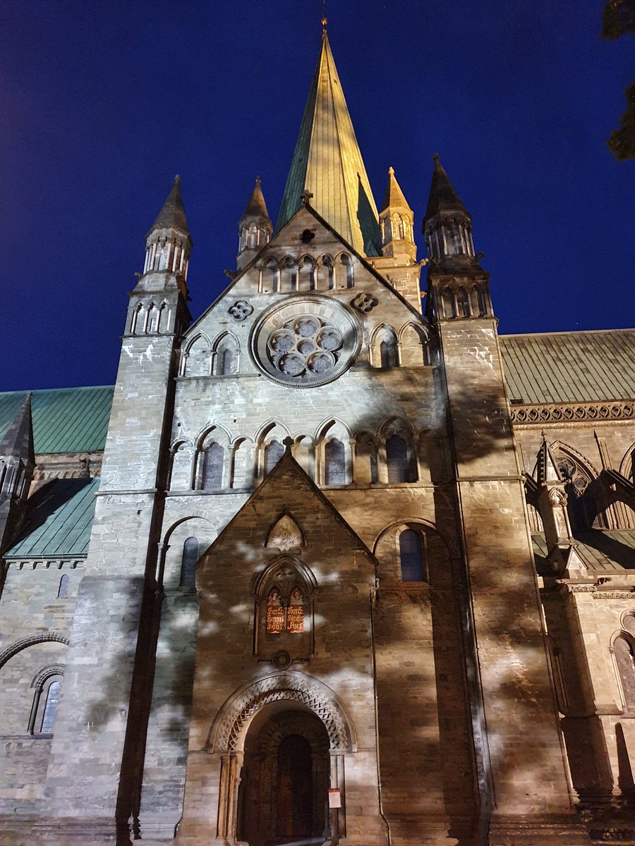 Et lite stykke Trondheim🤩
#verdensarv #1Mai  #trondheim #norge #fredagstaco #halleluja #amen #salig #domen