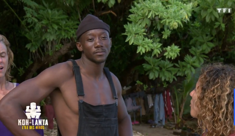 lzedr_'s tweet image. Ptdr c'est quoi le look de Moussa, il bosse au port du Havre ? #KohLanta