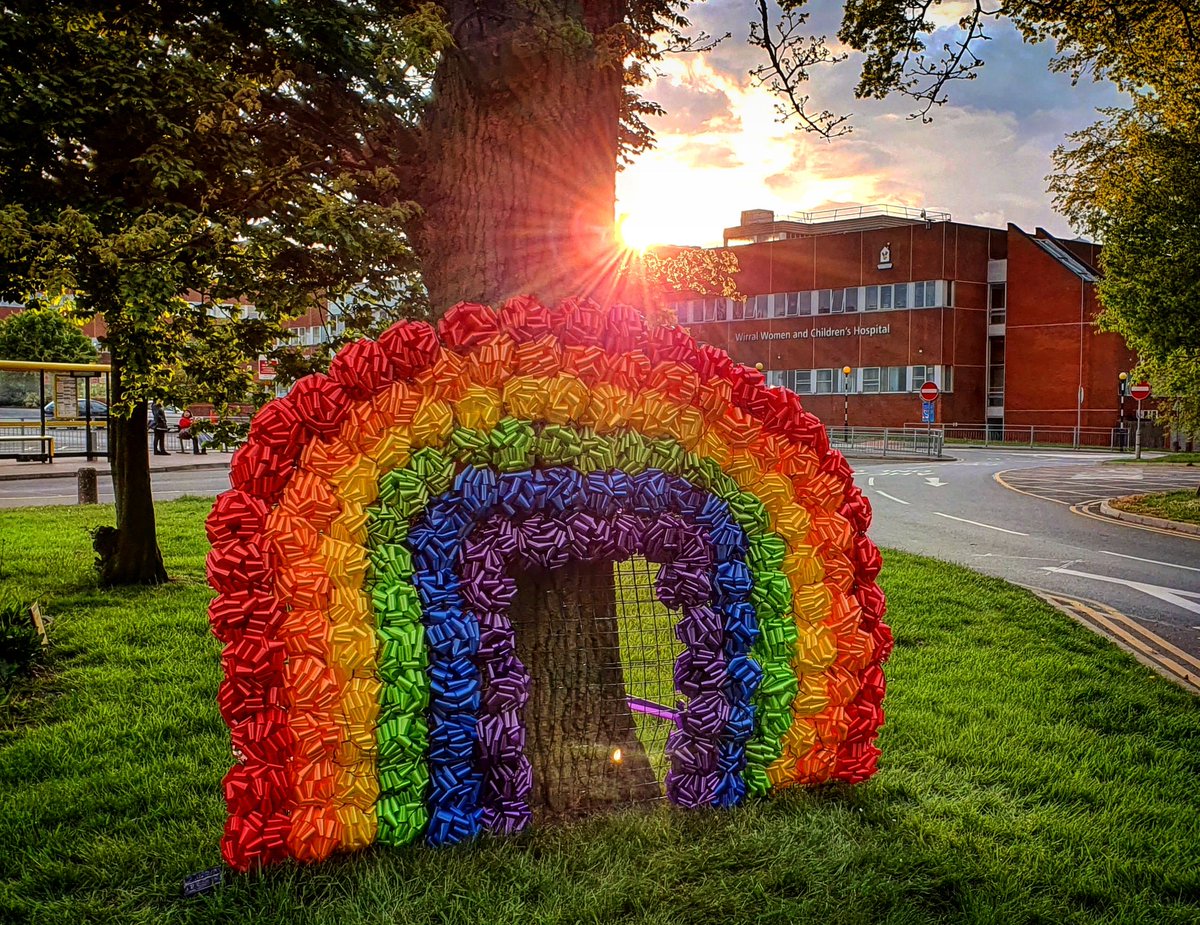 oldhallpersian's tweet photo. #Sun #setting over a lovely handmade #rainbow at the main entrance to #ArrowePark #Hospital, #Wirral, #Merseyside. #RainbowChallenge @wuthnhs
@WUTHstaff
Puublic, please #StayAtHome and #staysafe, don't forget hospitals are open for emergencies. #MayDay2020 #coronavirus #COVID19 https://t.co/wczBNFESaD