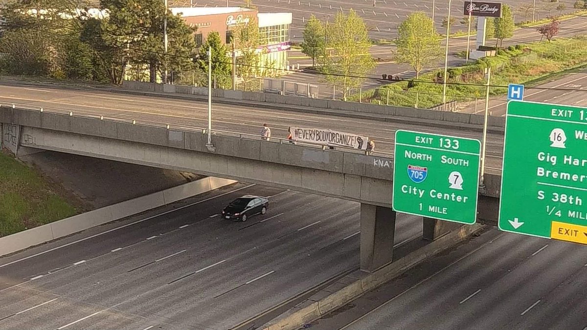 everybodyorg's tweet photo. Did you see some banners over I-5 this morning? Here’s why we’re out there: Covid-19 is a labor issue. You have a right to be safe at work and a right to organize a union. If you need help, we’re here for you. #everybodyorganize https://t.co/i135WN9cDQ