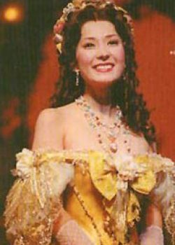 Fact #2: The amazing  @AnnSandersNYC has broken many barriers throughout her career. She was the first Asian Belle in Beauty and the Beast understudying the role on Broadway and as principle in Germany & West End. She was also the first Asian woman to play the role of Anna