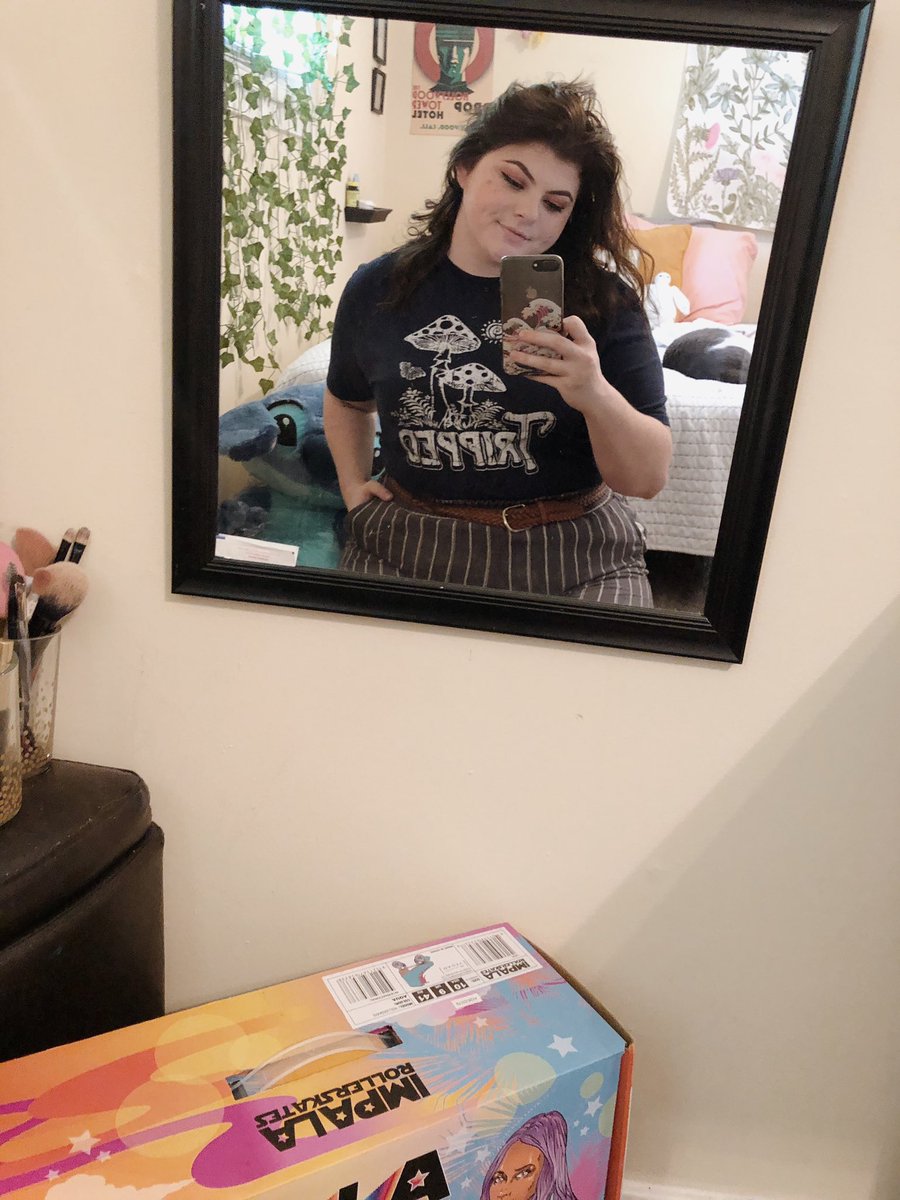cheyinthehat's tweet photo. #goingnowherebutfuckitimgettingdressed https://t.co/zPwaDU5xw8