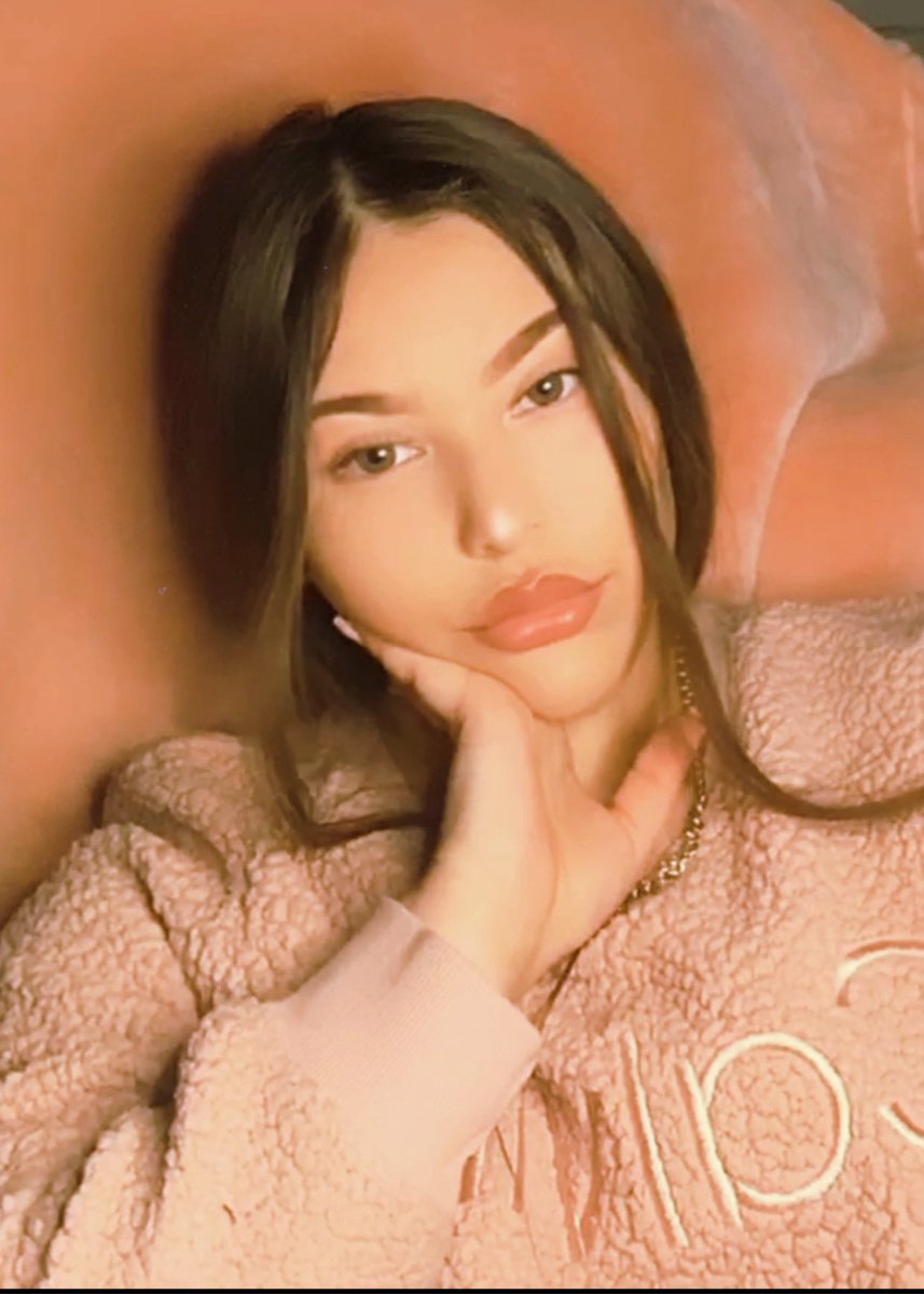 realbeap's tweet photo. Pinky 🥺😝#COVOD19 #pinky #baddie #money https://t.co/zi4bYEJ50E