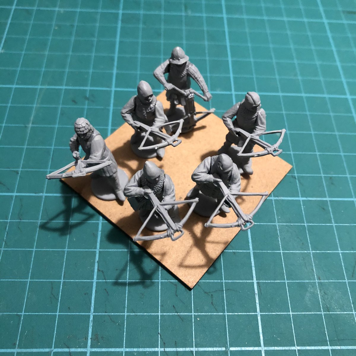 Something of a change of plans in basing my  #crossbowmen as I find the Perry figures need a bit more space. Six models a base is too crowded. Checking lets me experiment with five or even four.