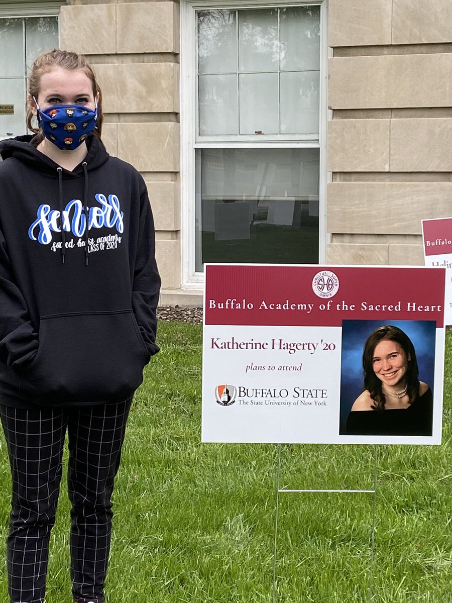 aspleenic's tweet photo. Decision day!! @KhaosCookie is headed to @buffalostate for theater as part of the Honors program! And thanks to @sacredheartBflo for displaying these awesome signs for their Seniors!
#HarryPotterMask #Classof2020 #mybabyisallgrownup https://t.co/h8FyxHGqCs