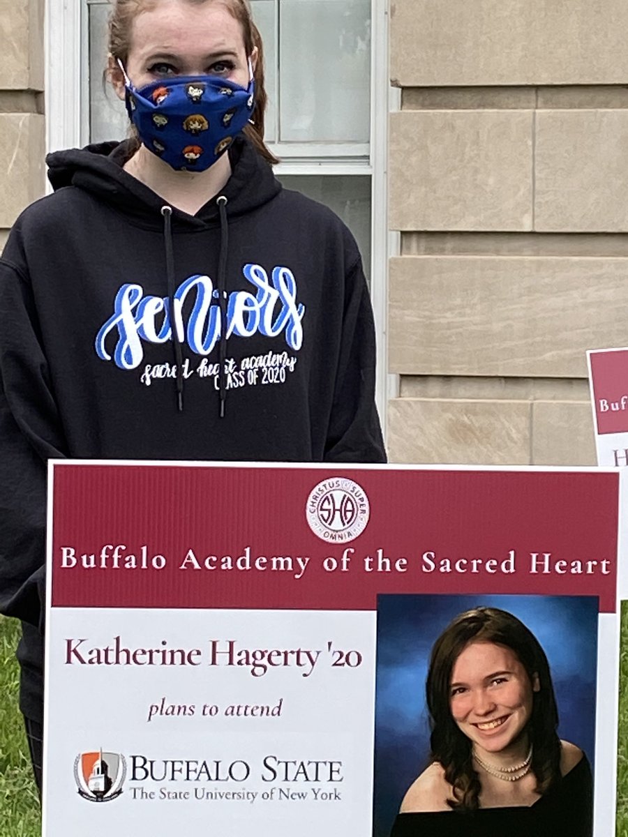 aspleenic's tweet photo. Decision day!! @KhaosCookie is headed to @buffalostate for theater as part of the Honors program! And thanks to @sacredheartBflo for displaying these awesome signs for their Seniors!
#HarryPotterMask #Classof2020 #mybabyisallgrownup https://t.co/h8FyxHGqCs