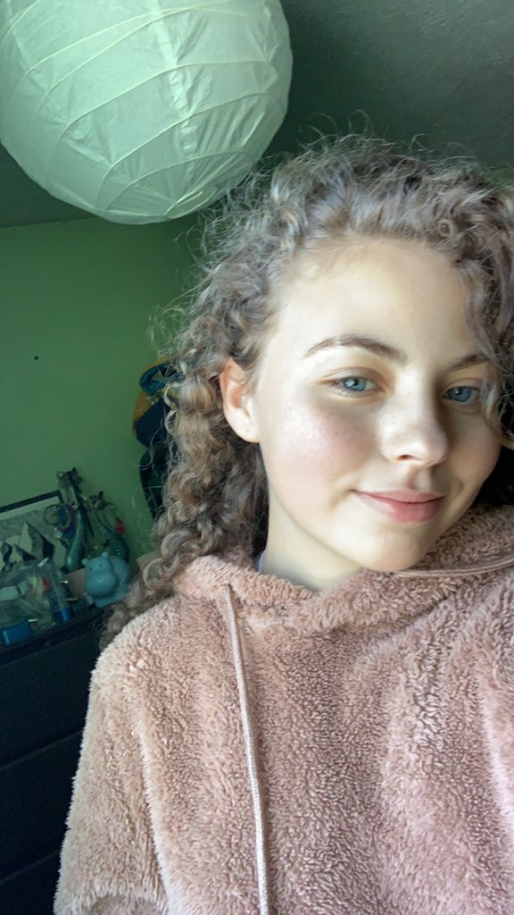 ILopinsky's tweet image. Slit my eyebrow for funsies cuz I was bored. Did my mom get mad at me? Nope, when you have extremely liberal parents they just laugh at you. I love it though.