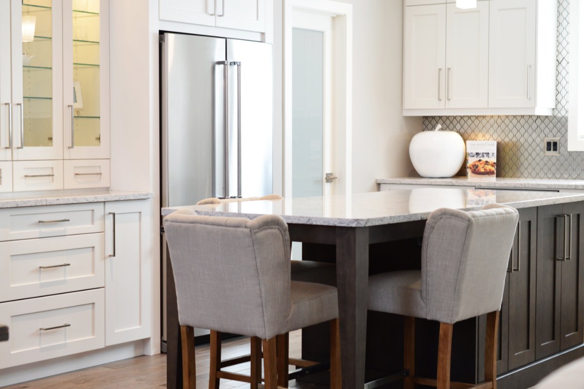 Utah_Sold_Team's tweet photo. When you're selling, staging makes all the difference. What's the first thing you notice when you're checking out a home? https://t.co/t9AStVYmSM