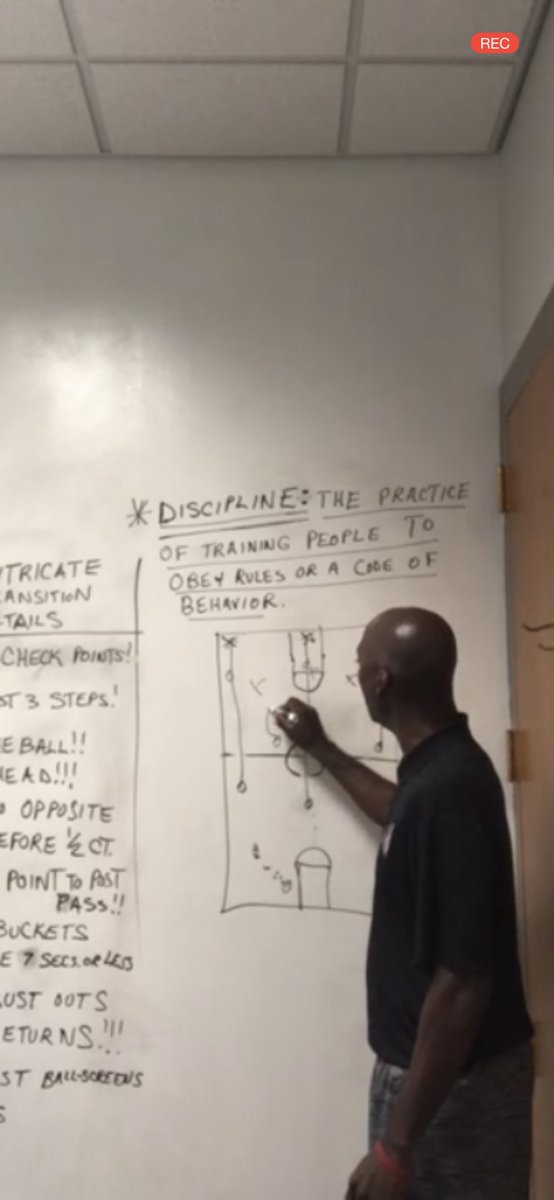 BigShotBob90's tweet photo. Great clinic by @CoachSEEWHY12 ! Miss getting these lessons daily in the office. #XandO_Chief #First3Steps #CrossTheCourt https://t.co/tWPFlFUr3X