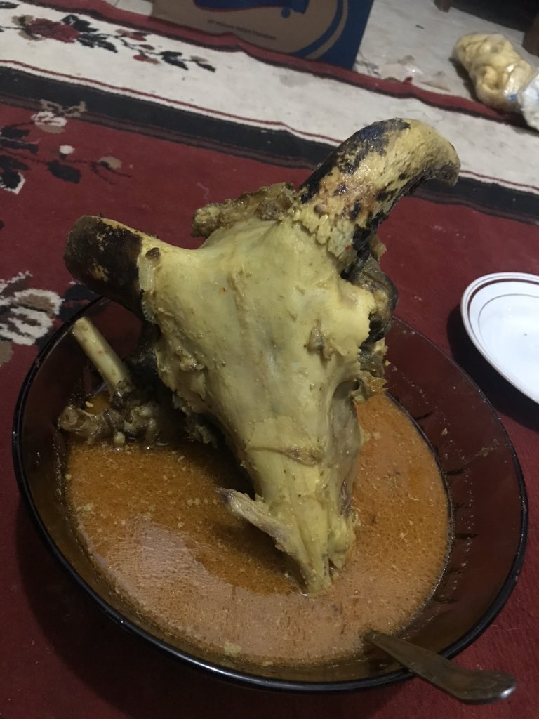 Saur pake sup kepala baphomet
