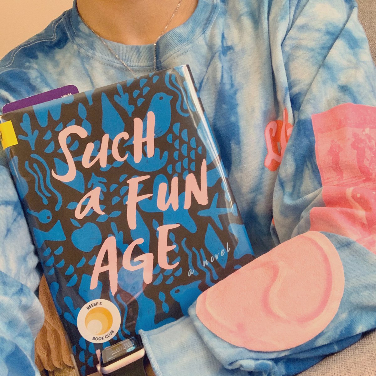 APL_Janelle's tweet photo. When you end up matching your book ๐ #aplreads https://t.co/zb5iNMR4YO