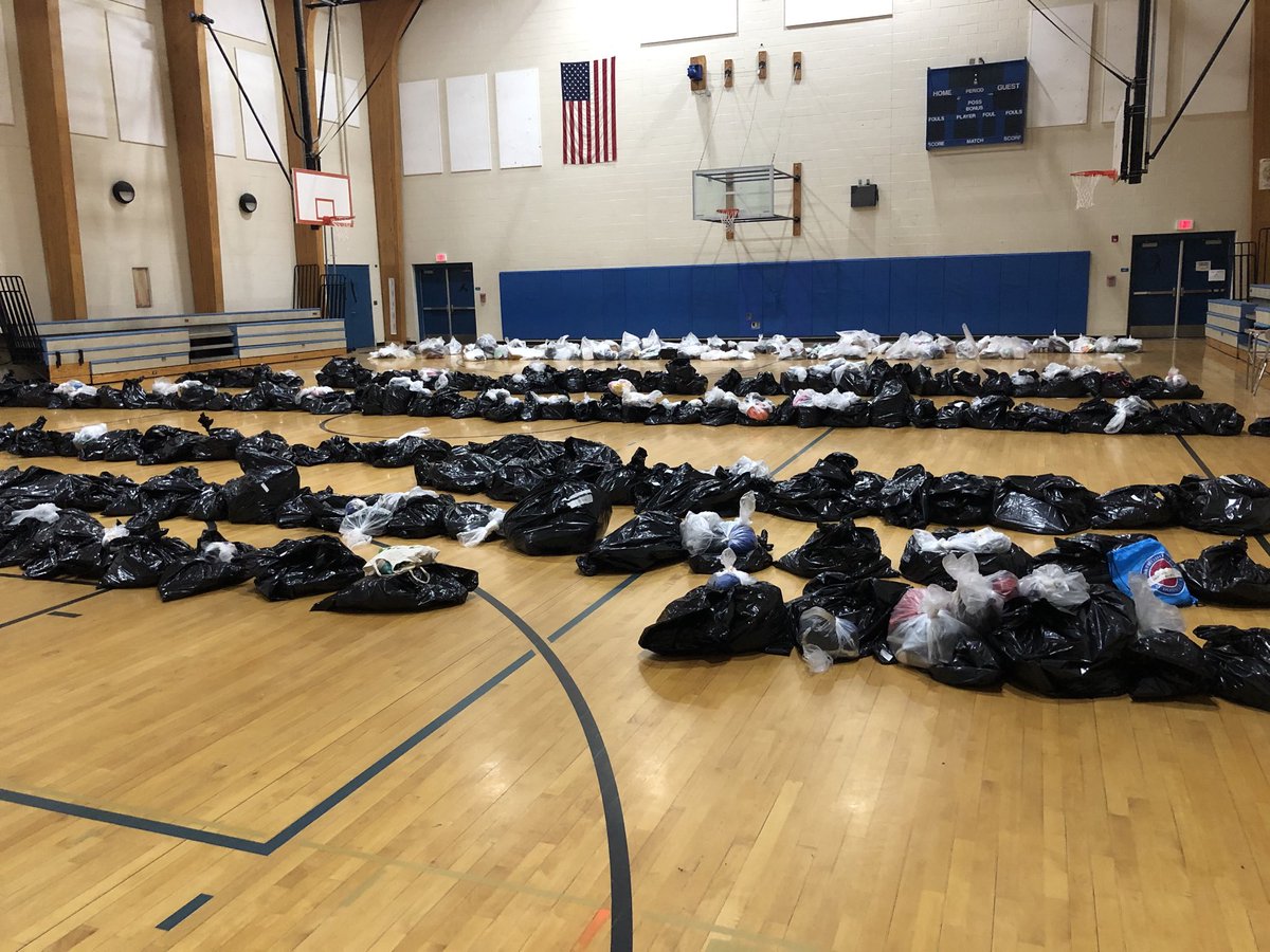 NessacusRMS's tweet photo. Locker contents waiting to be picked up Monday!  #PizzaAndYogurtDontKeepWellInLockers #ILoveMiddleSchool❤️ https://t.co/hyiHIKWvQZ