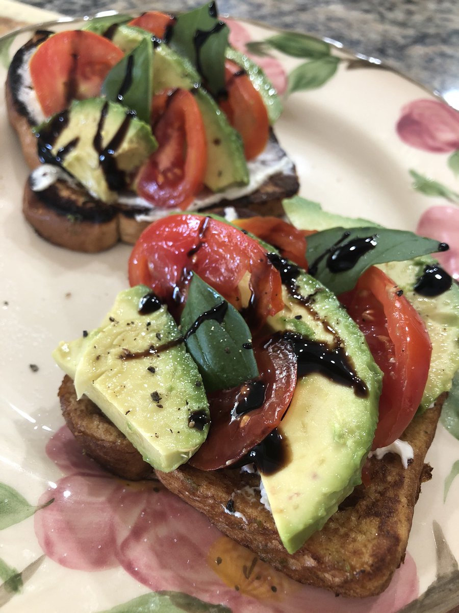 deedeedott's tweet photo. Tomato and avocado french toast with cream cheese, basil, balsamic glaze, salt and pepper. So good. #chefdeedee π©πΌβπ³ π₯ π
https://t.co/k8jNvFYsOS