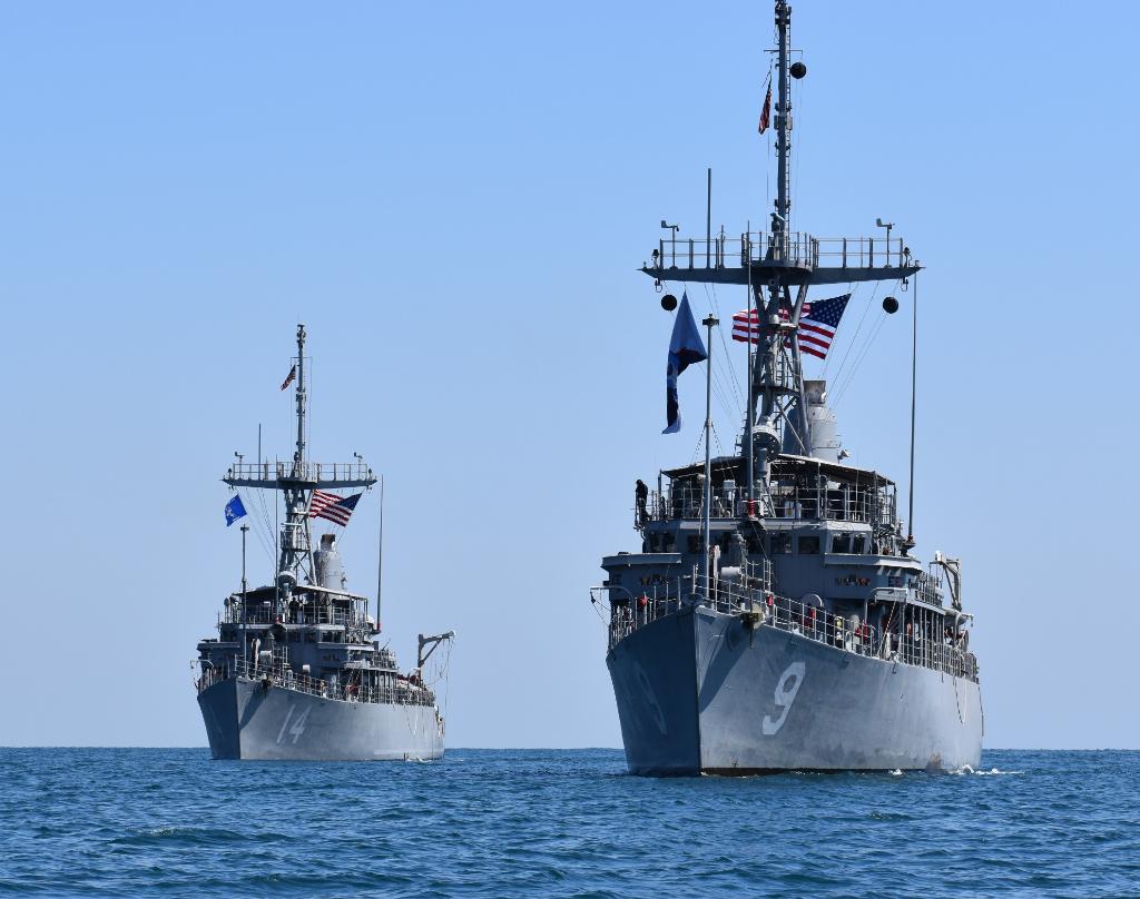 USNavy's tweet photo. Always prepared.

#USNavy mine countermeasure ships #USSPioneer and #USSChief conduct mine hunting training exercises in the Korean Strait while operating in @US7thFleet to enhance interoperability with partners and serve as a ready-response platform for contingency operations. https://t.co/TYog1O2teE