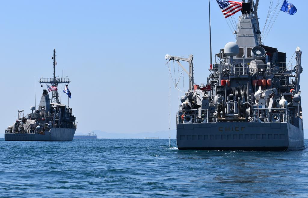 USNavy's tweet photo. Always prepared.

#USNavy mine countermeasure ships #USSPioneer and #USSChief conduct mine hunting training exercises in the Korean Strait while operating in @US7thFleet to enhance interoperability with partners and serve as a ready-response platform for contingency operations. https://t.co/TYog1O2teE