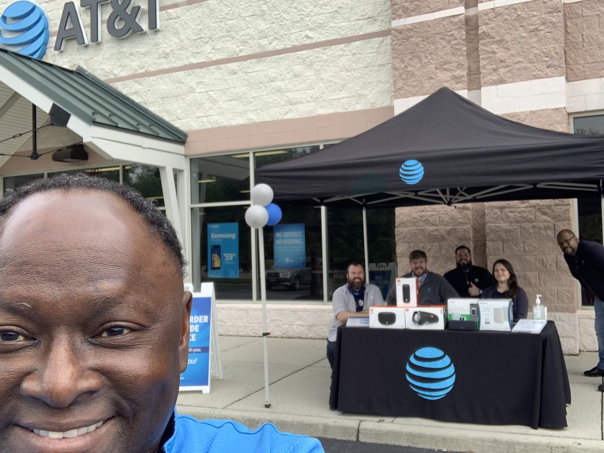 BMoneyOriginals's tweet photo. Received a visit from the Boss @DaleB1 curbside at B$$$ this morning!  Thanks for stopping by to visit us and the @FreshCheddaATT crew! #socialdistancing @Bh7316 @DaleB1 @404girl @DonnyB77 https://t.co/HdBCqZ0wMV