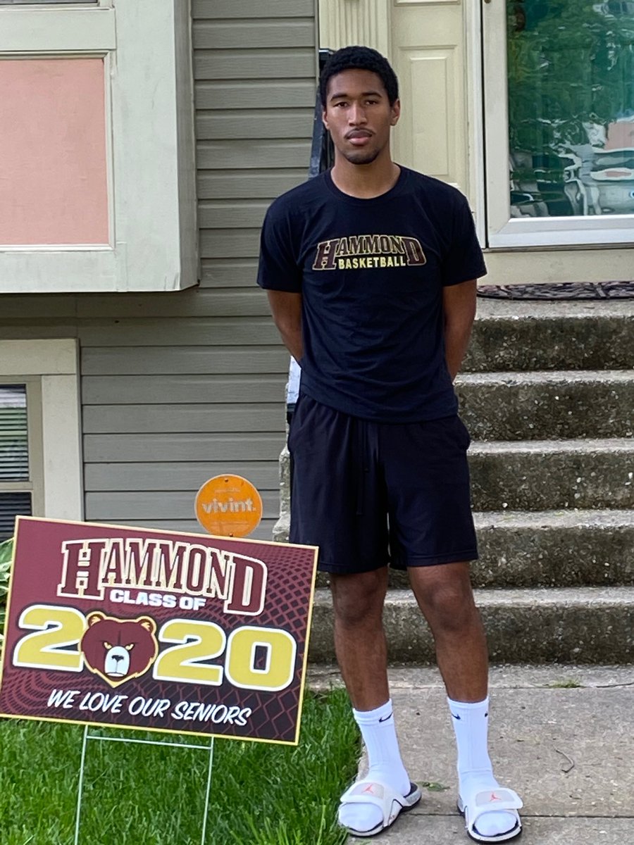 hcpss_hahs's tweet photo. We ❤️ our Seniors and we miss you! It was great seeing so many of you today while we were out delivering the senior signs! Be sure to share your pictures with us! https://t.co/C8a3piFunk