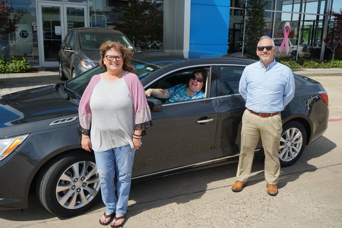 Great day for Mid-Del's 2019-2020 District Teacher of the Year, Mrs. Stephanie Terry from Del City High School! She received the use of this beautiful Buick Lacrosse for a year from Hudiburg Chevrolet-Buick-GMC. Thank you to @HudiburgAuto for supporting our teachers! #mdpurpose