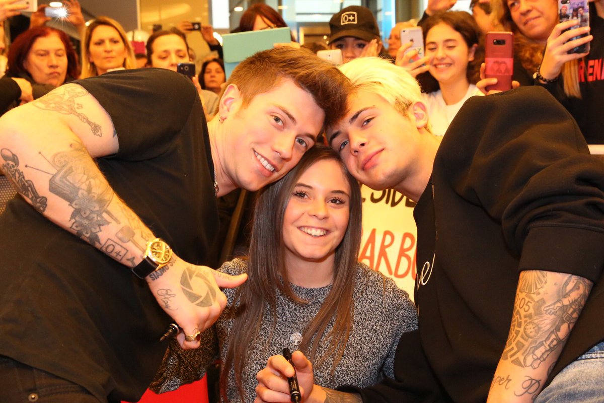 PomponiAlessia's tweet photo. @Benji_Mascolo E sarai per sempre una parte di me dimenticarti, sai, è impossibile 🖤 https://t.co/mPSD3xf5qq