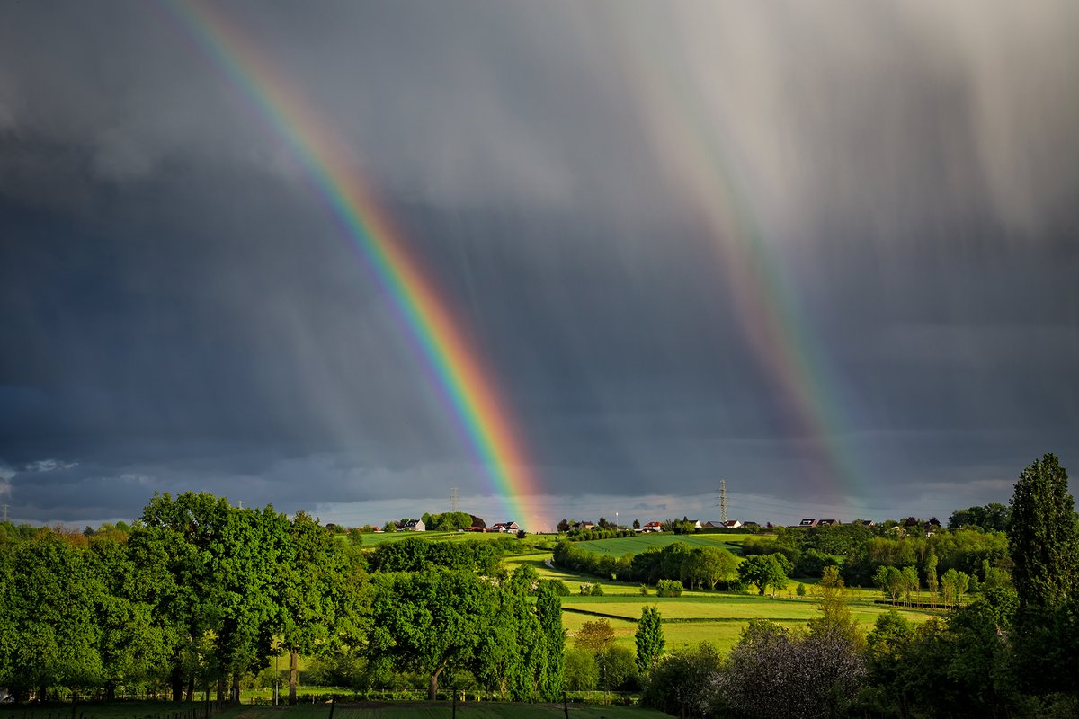 Pittige buien vanavond in Zuid-Limburg. Foto vanuit schietecoven gemaakt in kijkrichting Waterval. 
<a href="/BuienRadarNL/">Buienradar</a> @L1weer <a href="/Weermeisje/">Weermeisje</a>
