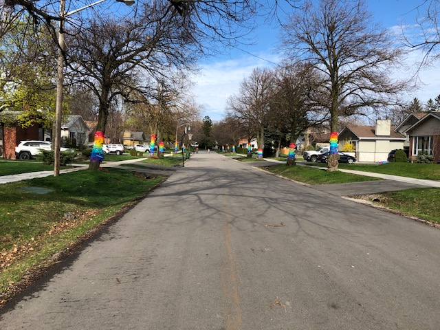 We love all the creative ways communities across Canada are showing support for each other and lifting spirits during these trying times. #togetherapart #cavabienaller #rainbows