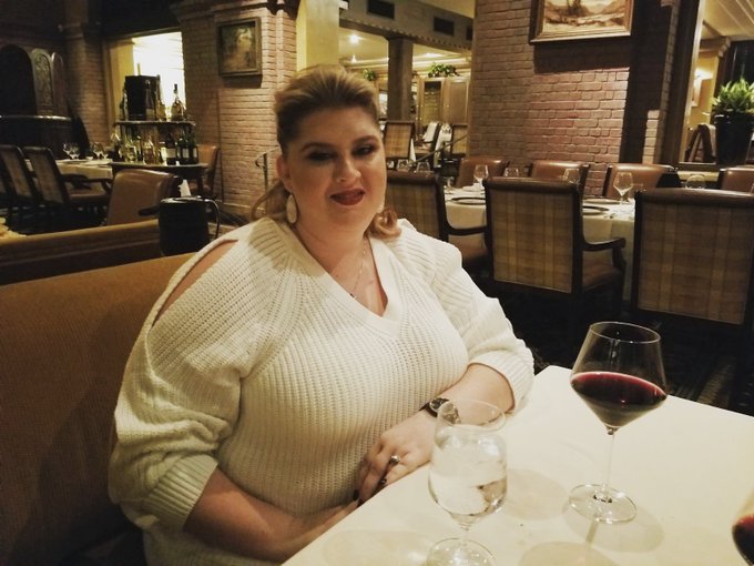 Remember the days when ppl would get dressed and go to a nice dinner? Now we have "no contact" delivery<a href="/tag/mvsales"class="tags"><span>#mvsales</span></a>