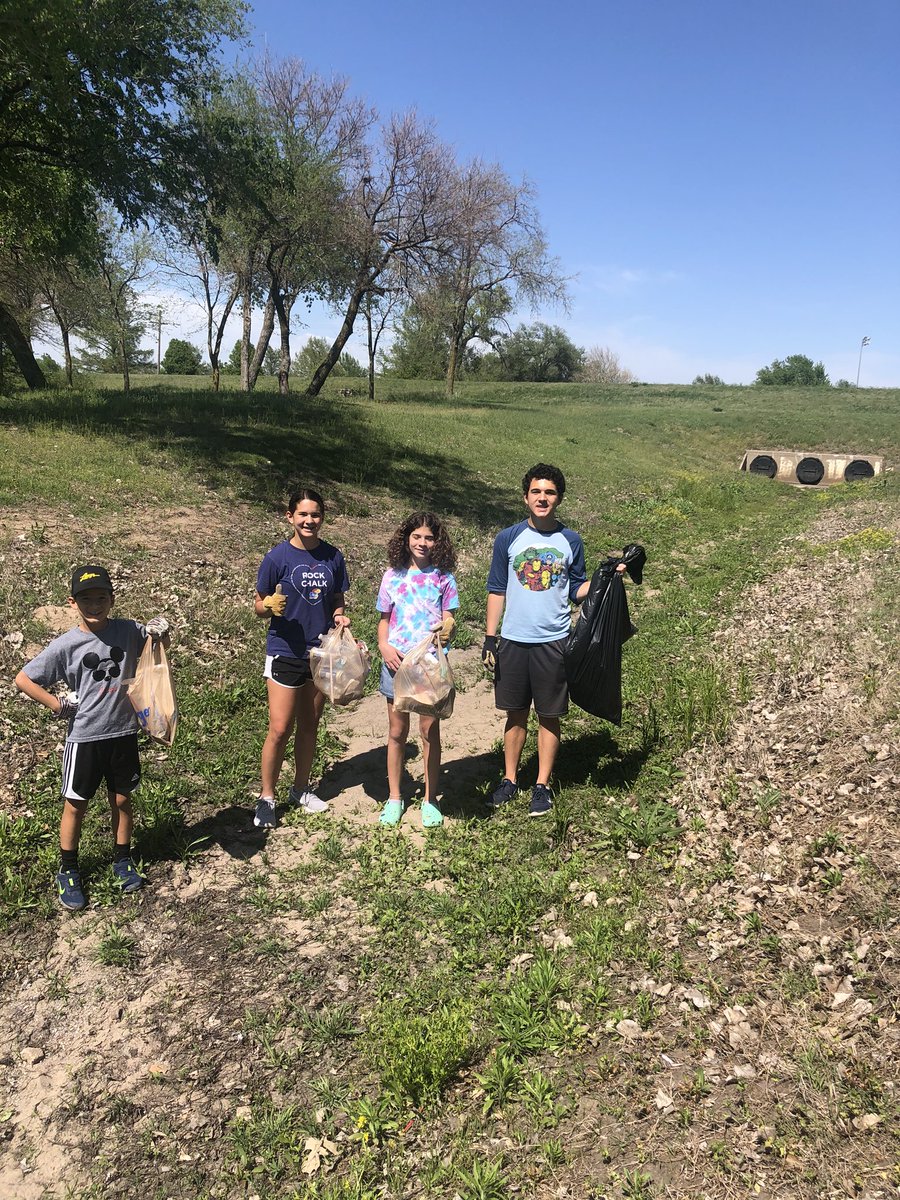 jacksonfamof6's tweet photo. Salthawks picking up trash by the river in Carey Park #salthawkserviceday2020
@HHS_Salthawks https://t.co/QlTh5tVoeG