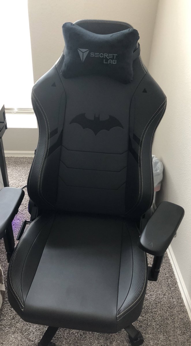 GetAClearView's tweet image. So glad I decided to get a new office chair on which to sit out the viral apocalypse #Secretlab