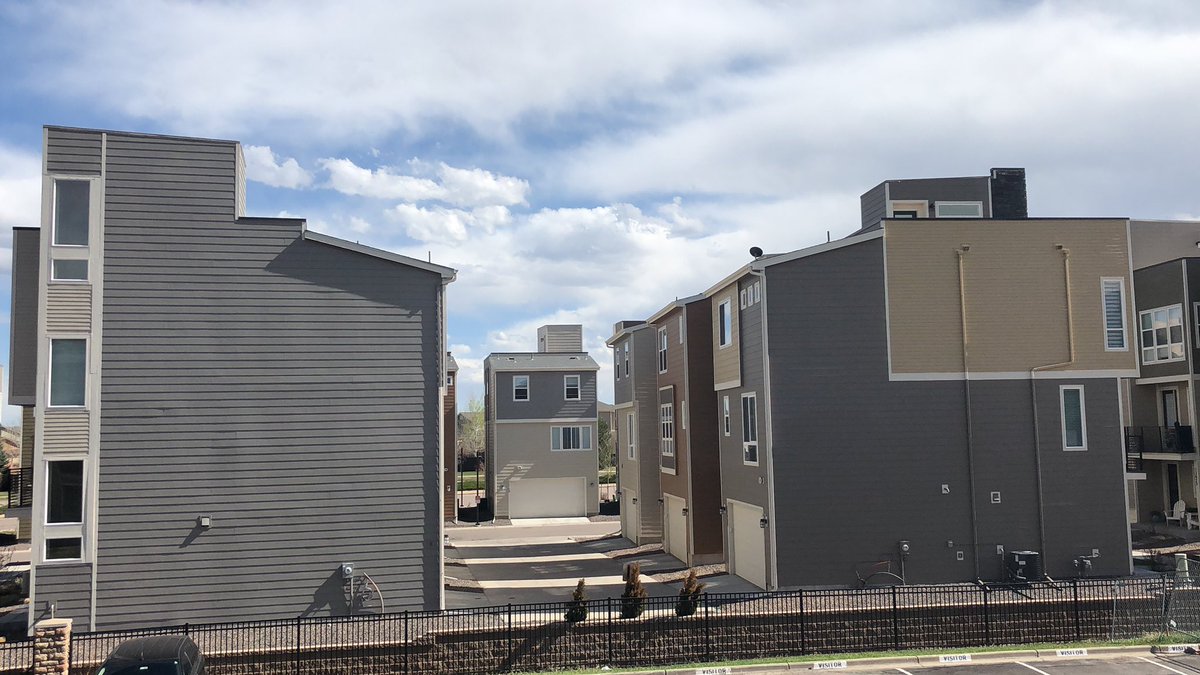 WindowWeatherCO's tweet photo. Some afternoon clouds up in the sky... #cowx #windowweather https://t.co/yce4RCYsw7