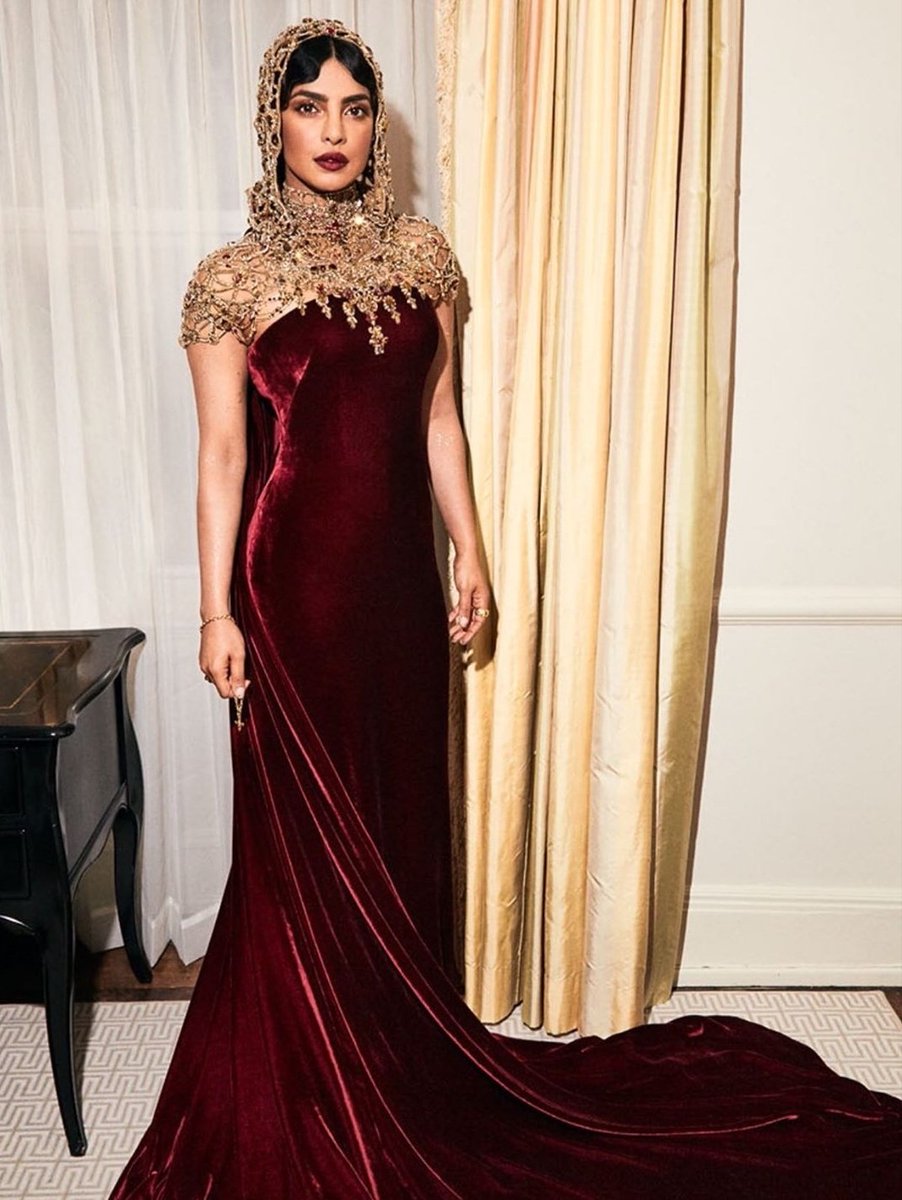 DETAILS BEBE!!!!! 💖✨💎
#PriyankaChopra
#MetGala2018