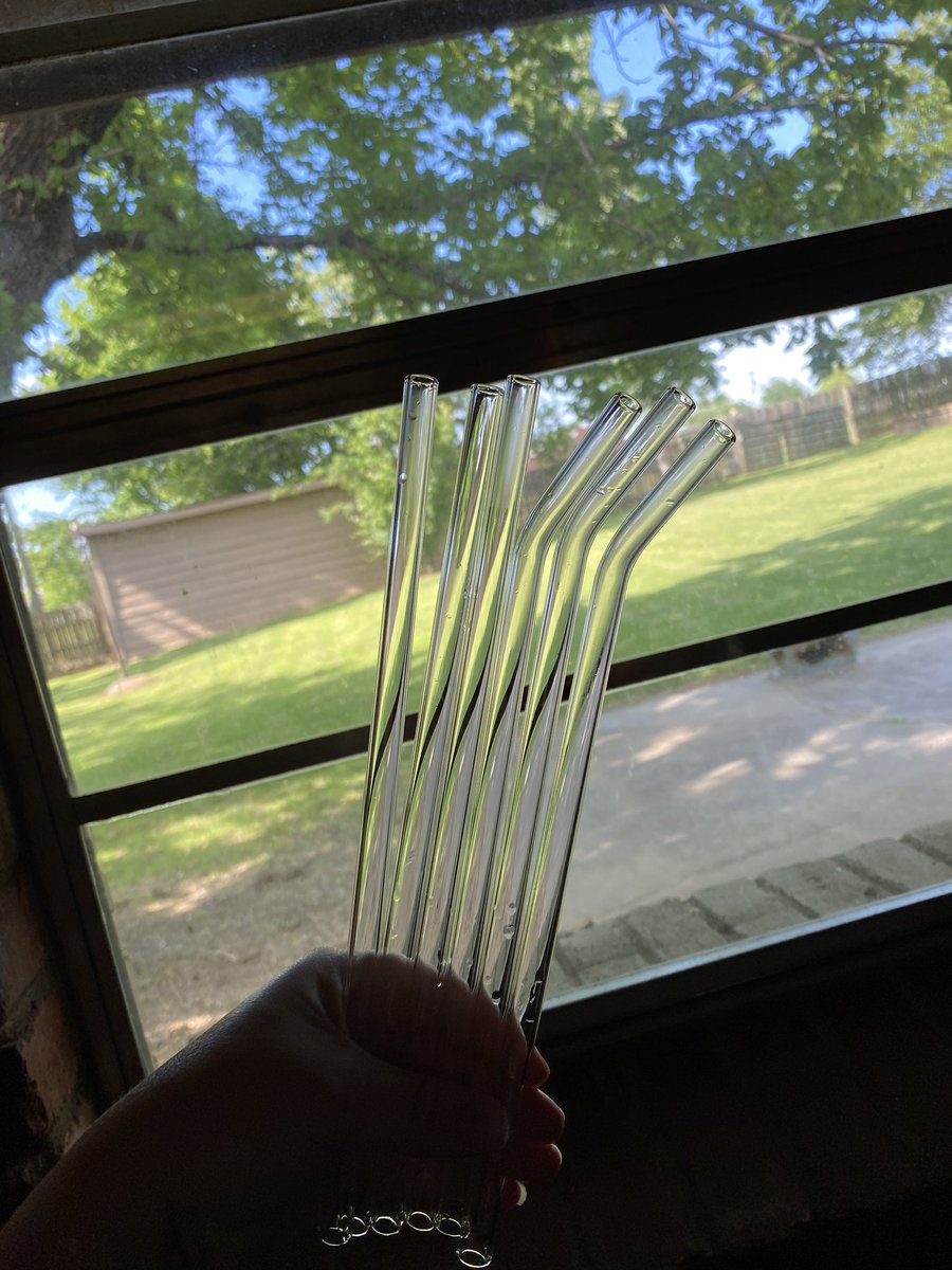 Nicoleoly013's tweet photo. Thank you @ChrisKlemens for recommending these amazing glass straws!!! #EnvironmentFriendly #VeryChic #FreshlyCleaned https://t.co/K0iJLxzAcF