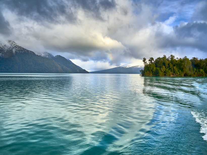 CNTraveler's tweet image. From massive glaciers to turquoise waters, here are 15 of the most beautiful places in Chile: cntrvlr.co/7taKkxV