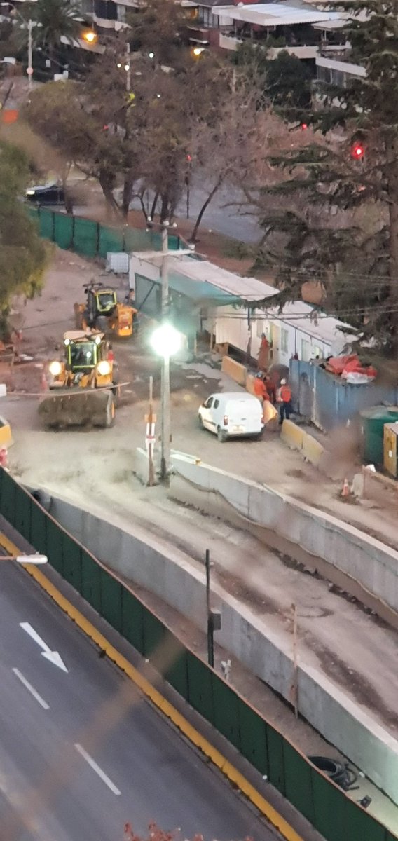 NicoAvilesV's tweet photo. @LavinJoaquin @Muni_LasCondes es 1ero de Mayo y siguen trabajando y metiendo ruido en horarios que no corresponden. Hasta cuando? https://t.co/FzuA7Z2Qvp