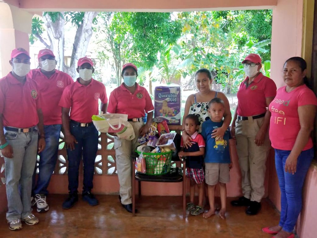 BCBRP's tweet photo. #Coclé Compañía voluntaria #LosFenix #4 se trasladó a 3 comunidades dentro del corregimiento de Cañaveral, donde donó a 3 familias de escasos recursos canastas de víveres. @Salcerod https://t.co/tHOBEA5Jsi