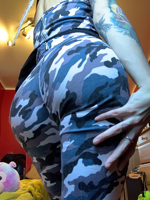 Why can&rsquo;t you just appreciate this assssssss https://t.co/bnWeNltPFa<a href="/tag/newprofilepic"class="tags"><span>#newprofilepic</span></a>