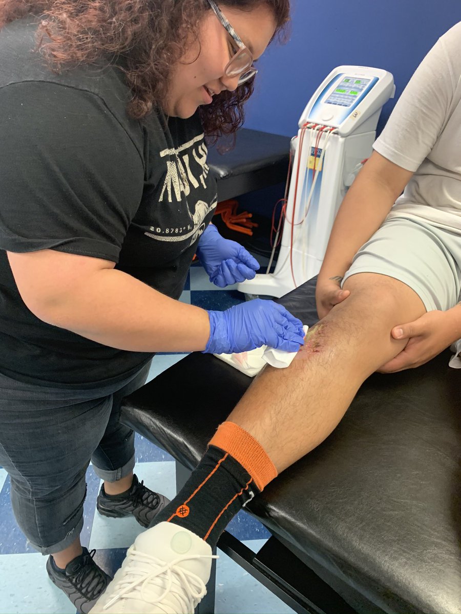 PadillaTheAT's tweet photo. ‼️SRHS Students‼️ do you like being involved with sports?! Ever think about being a student trainer?! You’ll get to learn how to stretch,tape,basic wound care and so much more! And you get to be on the sideline for all games! If interested DM me with any questions you might have! https://t.co/W69IkAVhjT