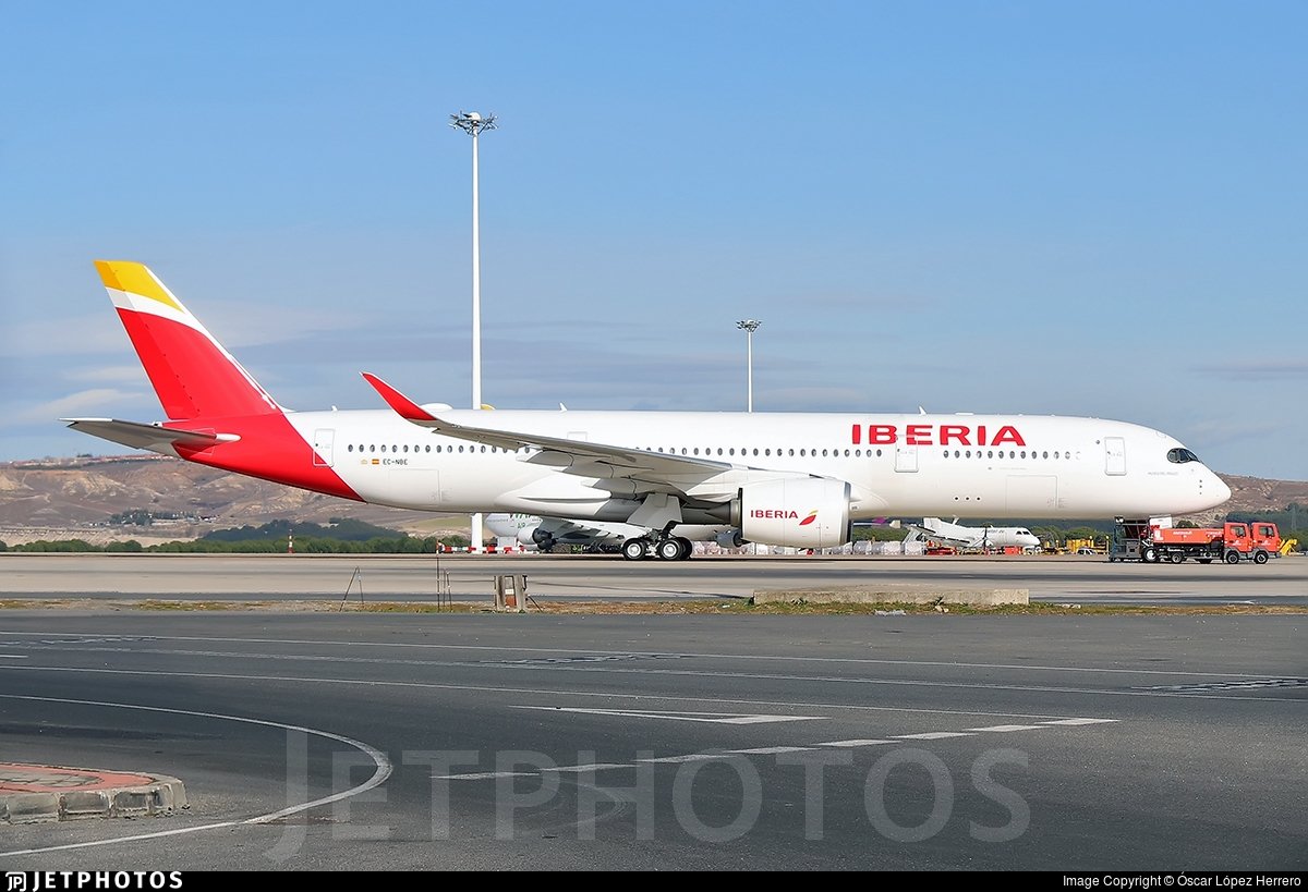 vuelosdiarios's tweet photo. [Vuelo IB 2836] 1/5 (Iberia) llevó en la ruta Sydney (SYD) 🇦🇺 - Madrid (MAD) 🇪🇸, vía Bangkok (BKK) 🇹🇭 256 PAX en un A350-941 (EC-NBE). Capacidad: 348. Config: C31W24Y293. Ocupación: 73,56%. Duración del vuelo: 23 horas y 45 minutos. Edad del avión: 1.3 años. Distancia: 17,674 km https://t.co/XjjI0jpEDh