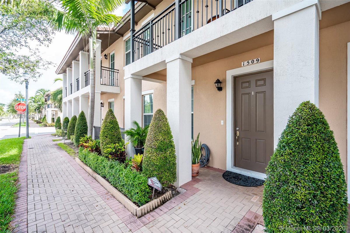 VelezPremier's tweet photo. You have to see this home! 3 BD/ 3 BA in Pembroke Pines. Call/text/DM me for details.  https://t.co/t9kpD1NyHF https://t.co/WqCeiLaVzw