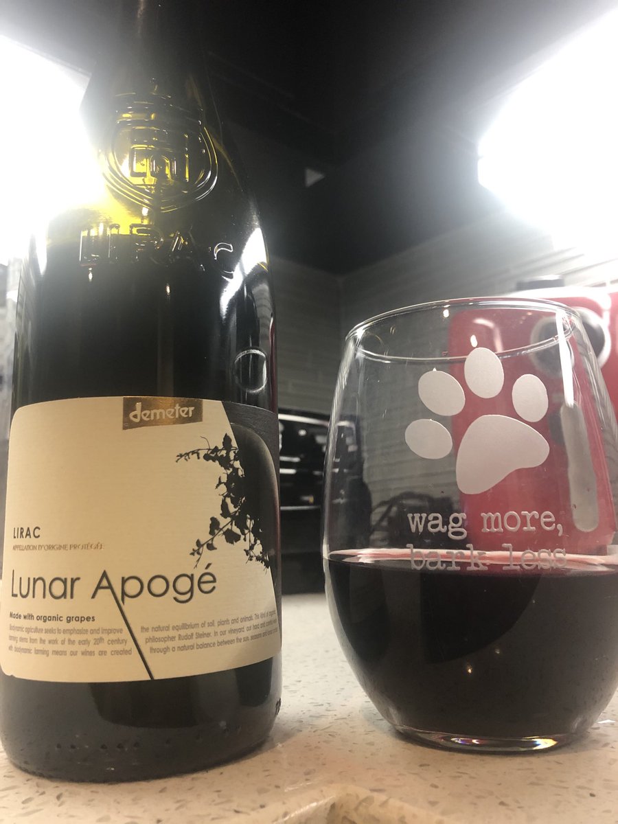 IWANTPORTER's tweet photo. My companion for this Sunday night! #pre420 #QuarantineLife #vino https://t.co/Y5sj3a9dE4