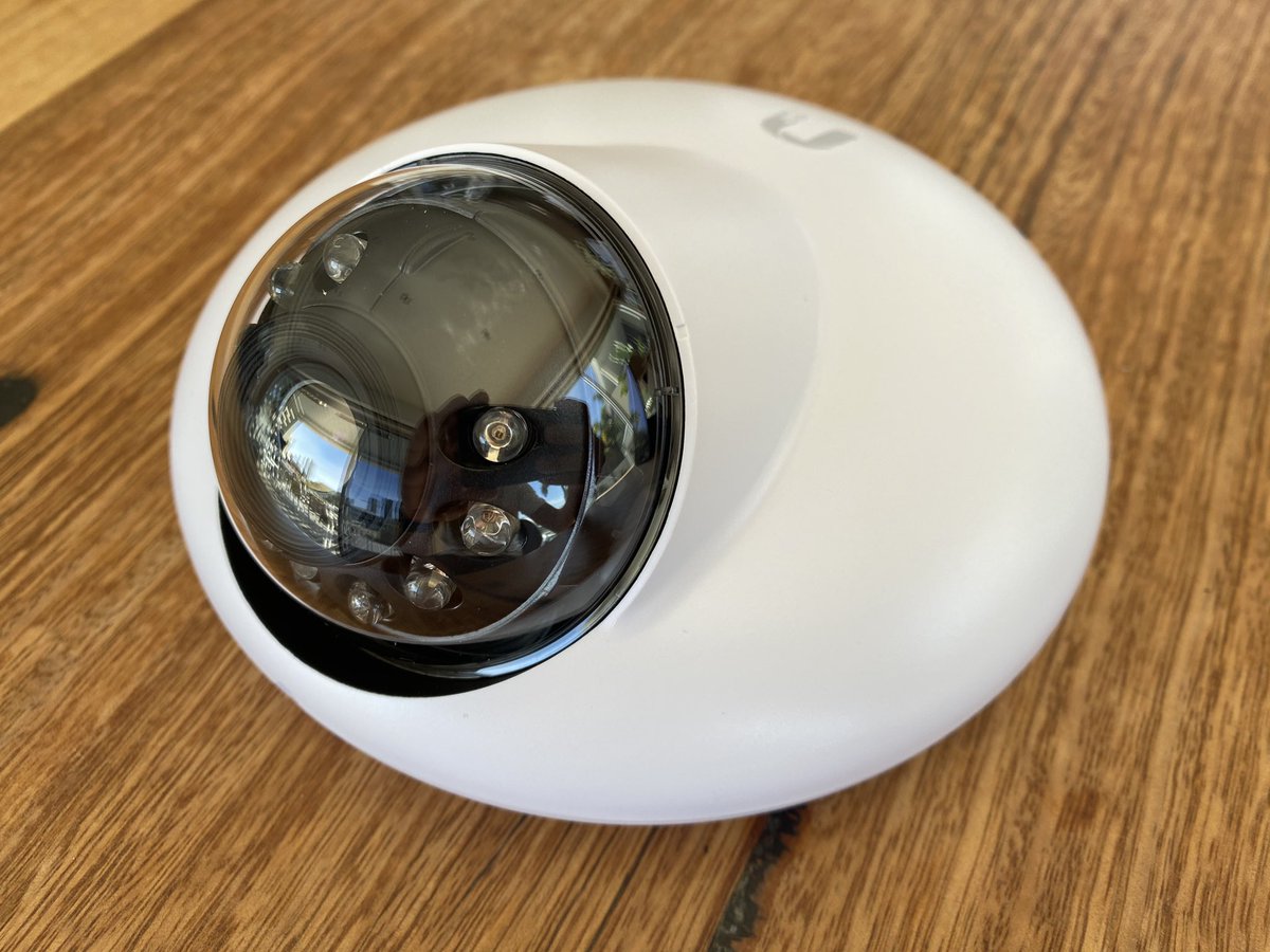 Time to play with another cam, this time the G3 Dome. 1080p, mic, weather proof, but this time intended for ceiling mounting with a super wide angle lens.