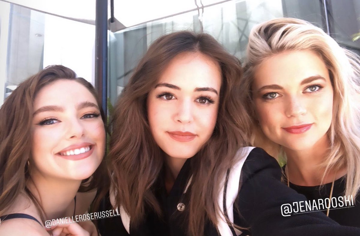 RYUJlNSCHAE's tweet photo. I think we should have a Danielle, Jenny and Kaylee appreciation day. Separately of course. Like we did last year with #RosesForRussell https://t.co/BHFZi2hbMr